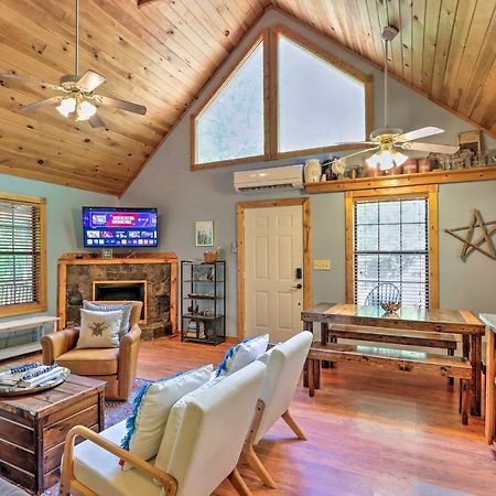 Bumblebee Cottage Murphy Retreat With Hot Tub Salem Экстерьер фото